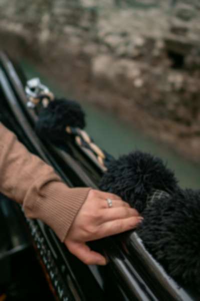 Winter Surprise Proposal on a Gondola in Venice - 9